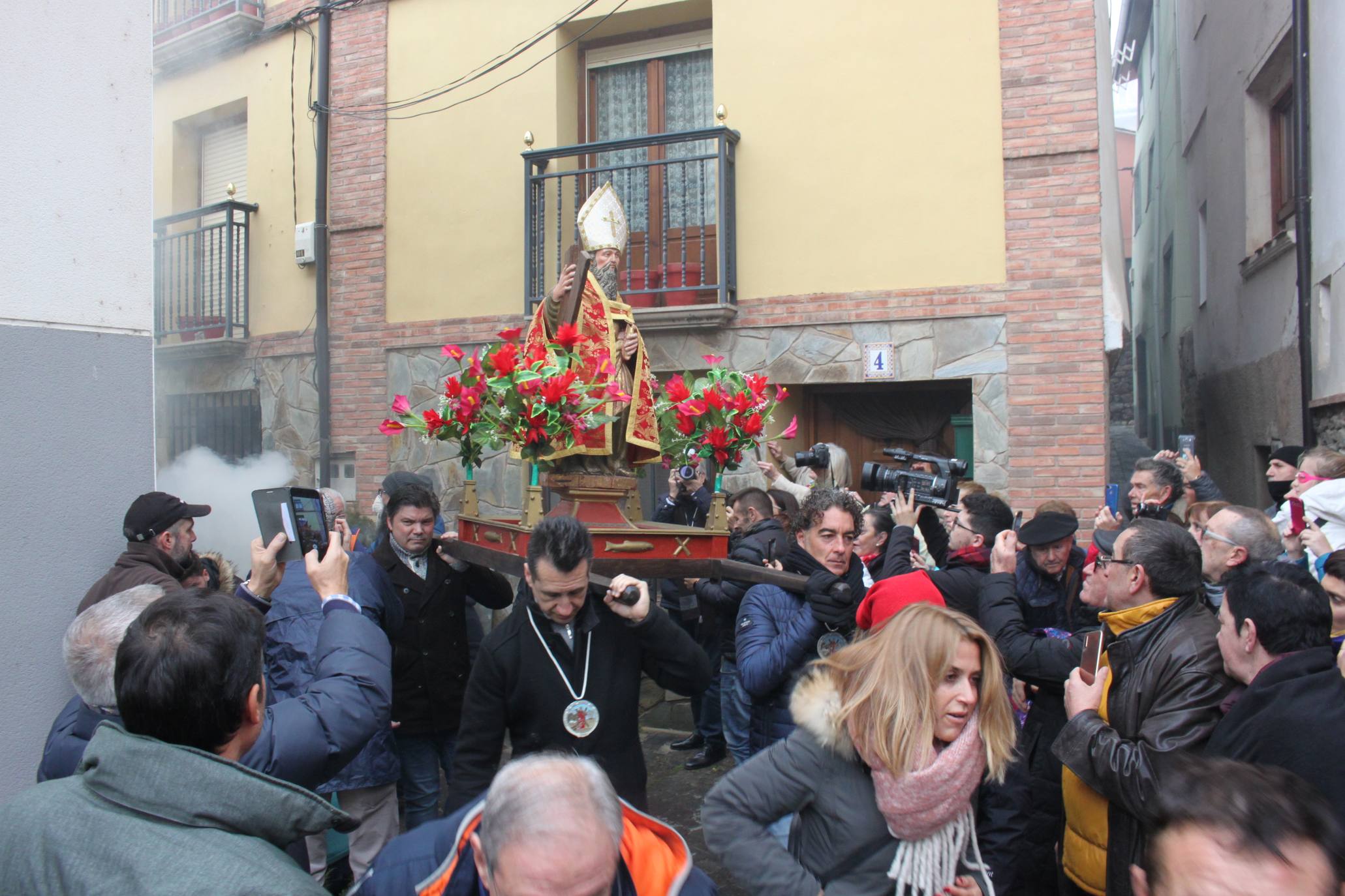 Impresionante, como cada año, la Procesión del Humo de Arnedillo. 