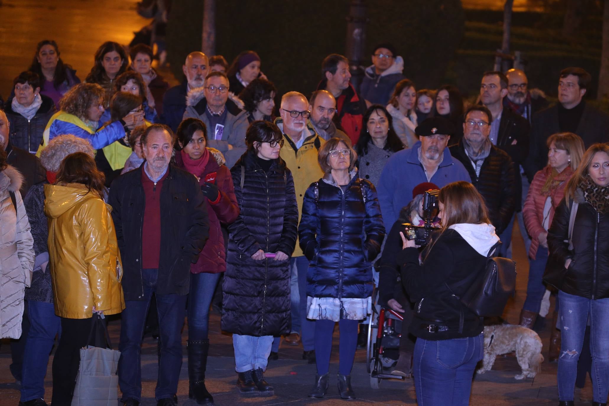 Una concentración ha tenido lugar en El Espolón y la otra ha discurrido por la calle Portales. 