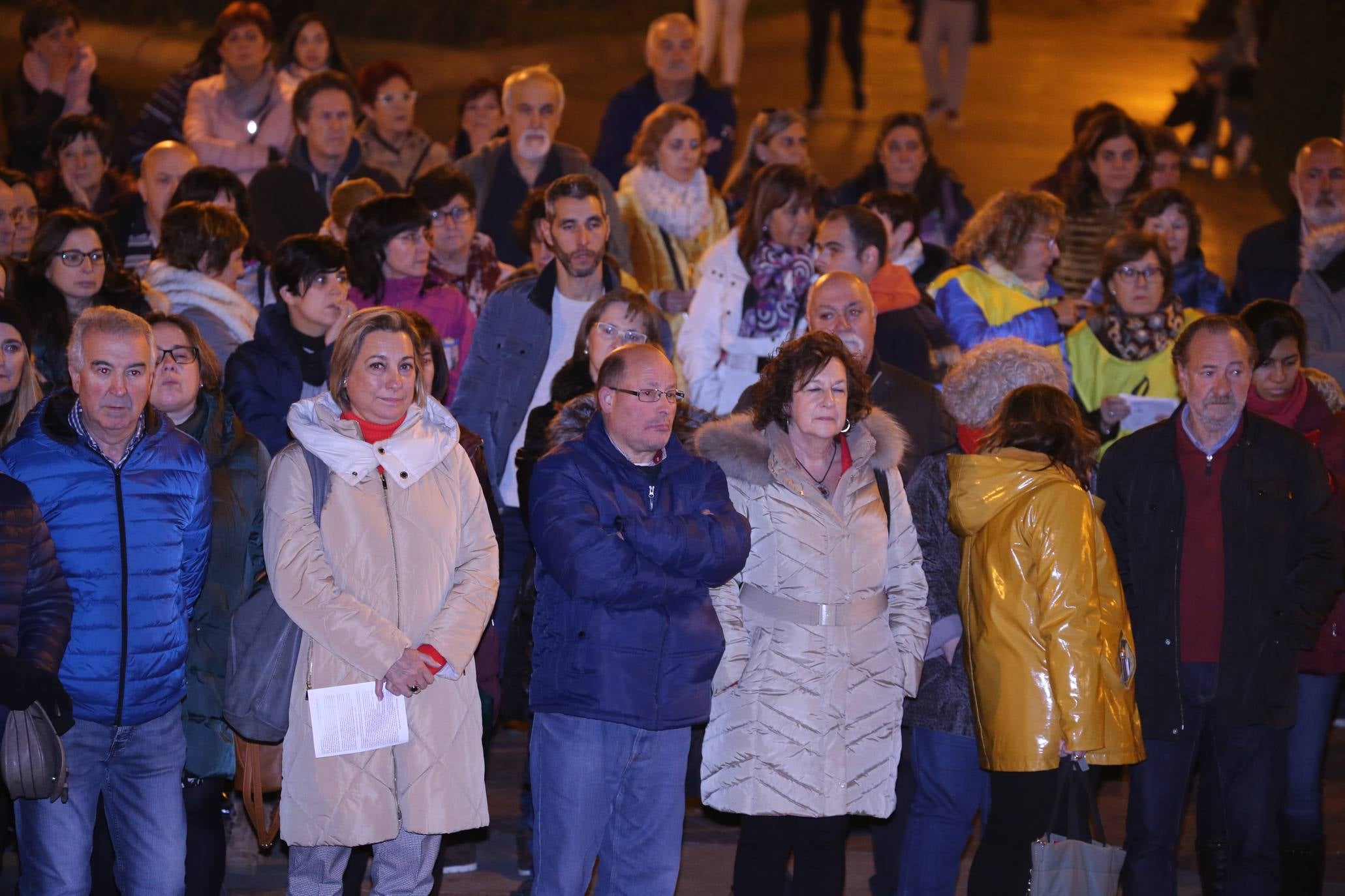 Una concentración ha tenido lugar en El Espolón y la otra ha discurrido por la calle Portales. 