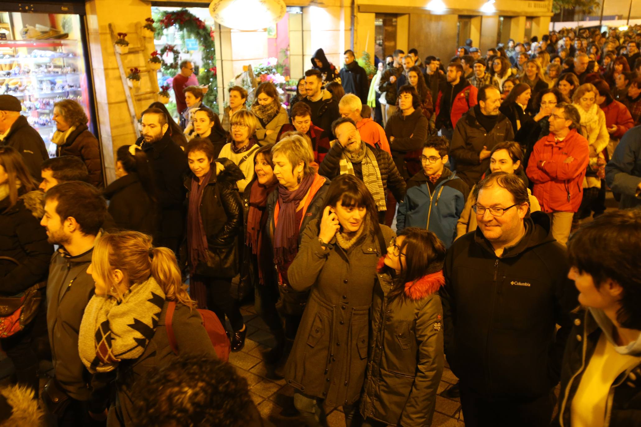 Una concentración ha tenido lugar en El Espolón y la otra ha discurrido por la calle Portales. 