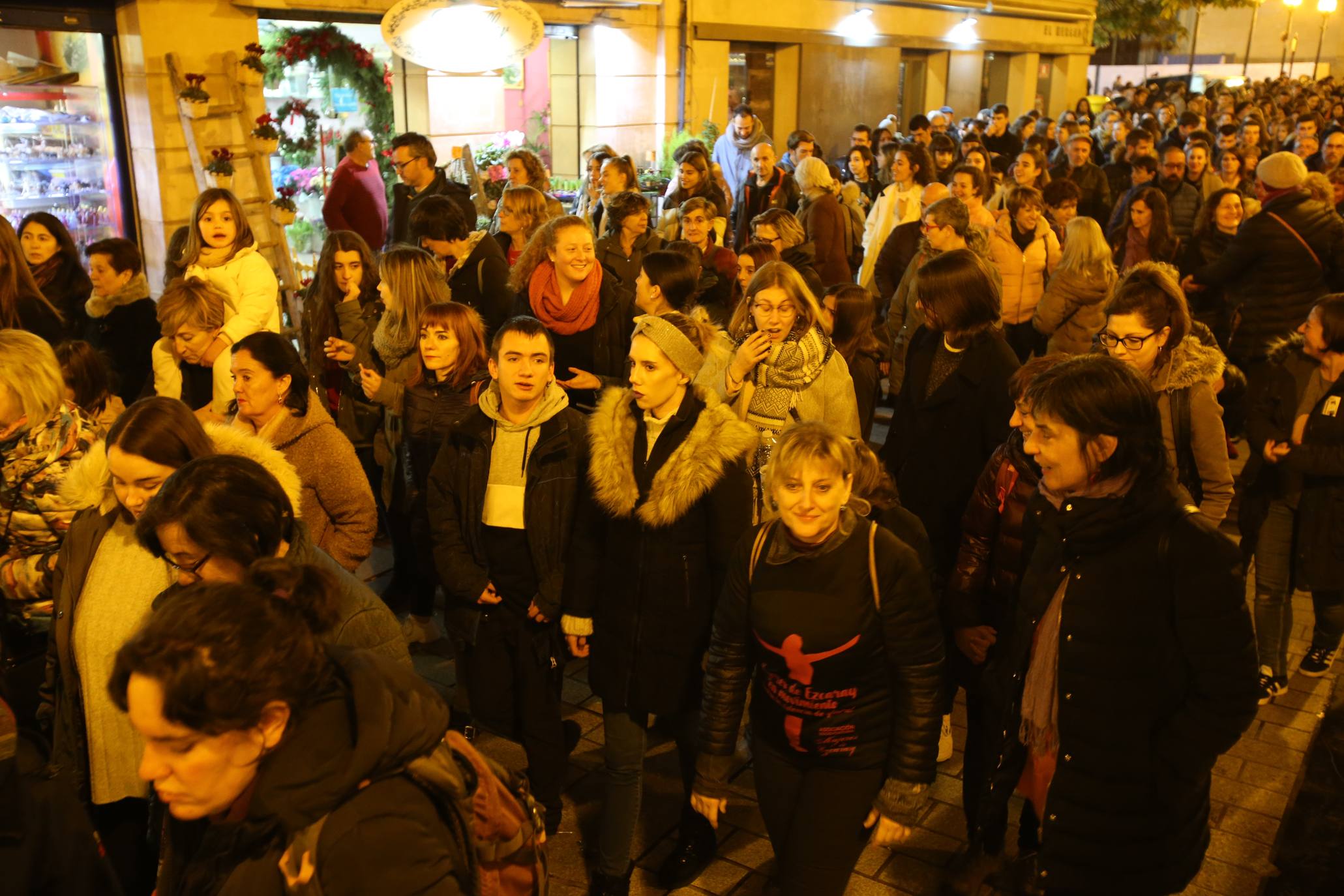 Una concentración ha tenido lugar en El Espolón y la otra ha discurrido por la calle Portales. 