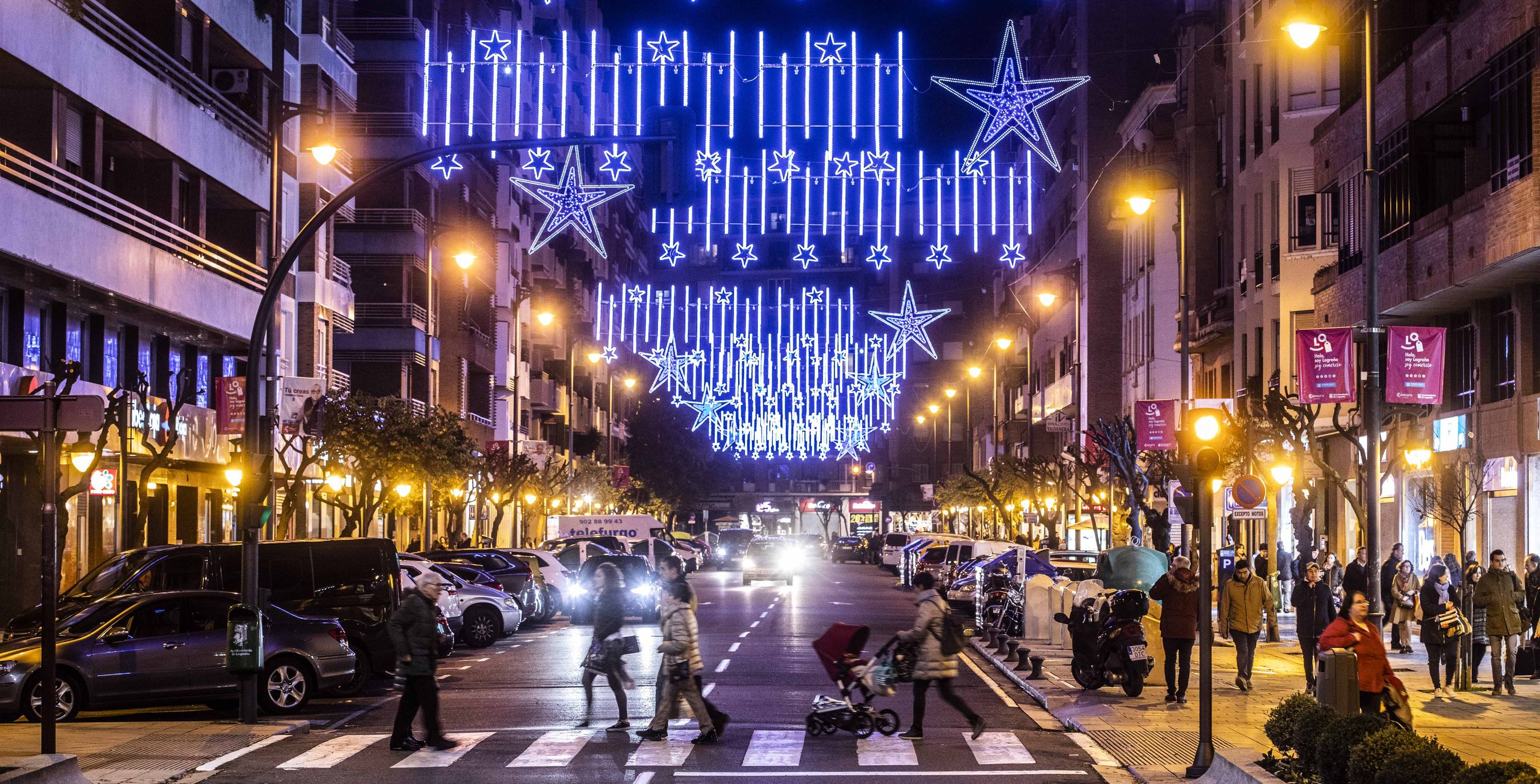 Las luces de Navidad iluminan Logroño