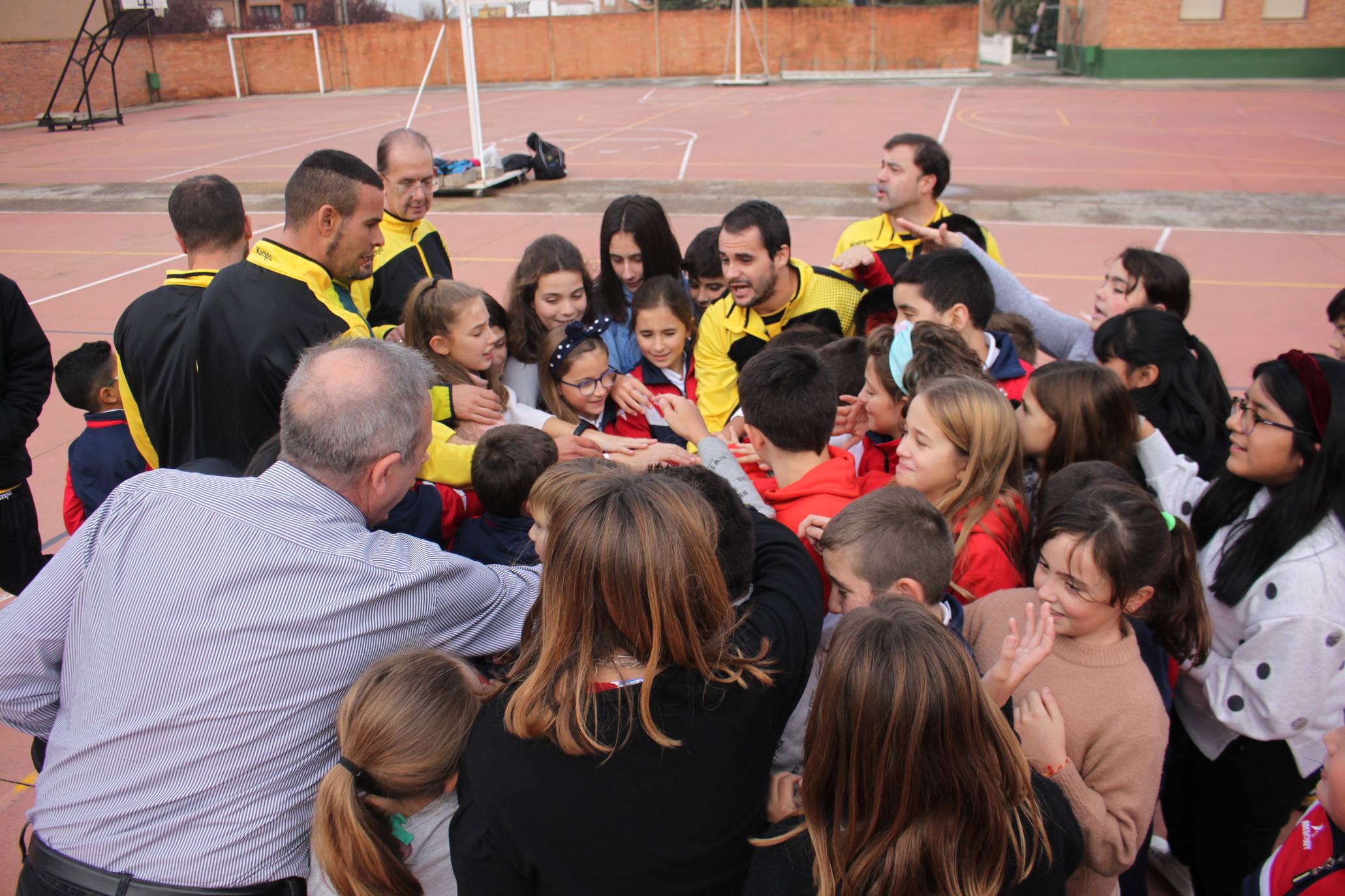 El colegio de Alfaro recibió una sesión informativa sobre la integración social a través del deporte. 