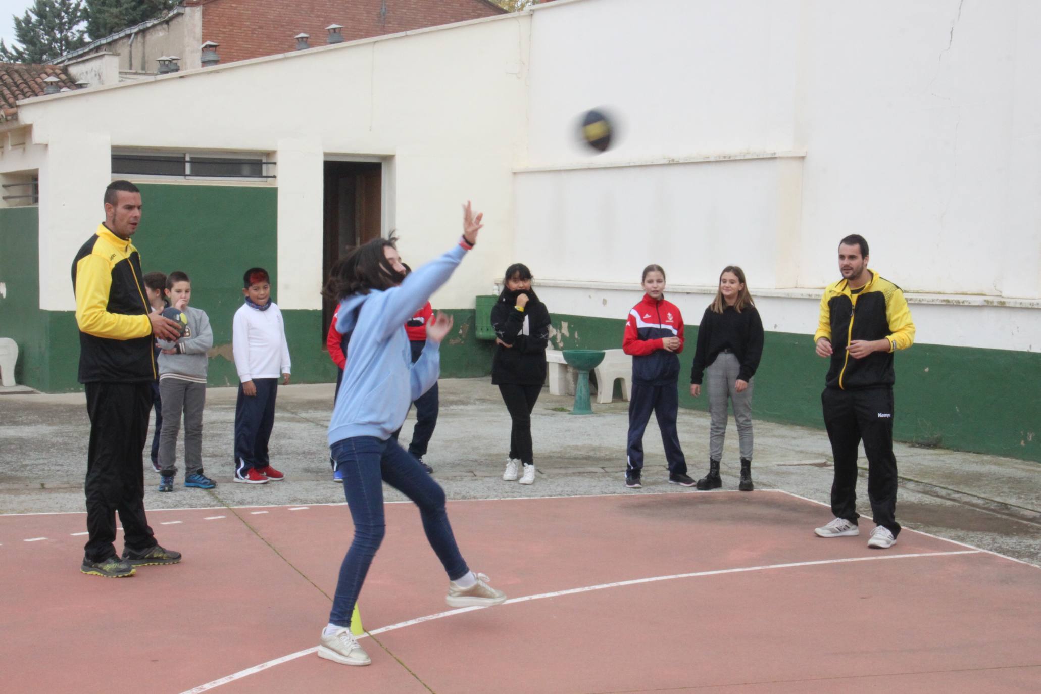 El colegio de Alfaro recibió una sesión informativa sobre la integración social a través del deporte. 