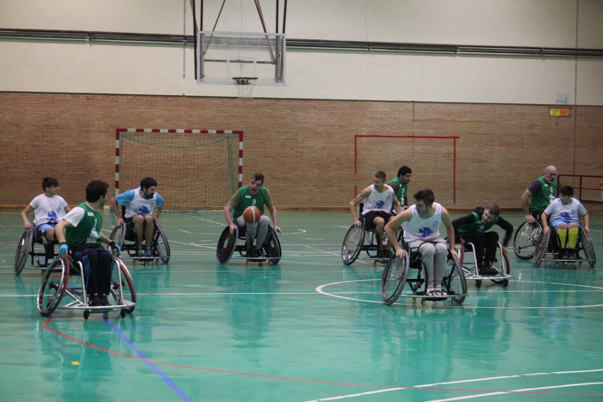 Fotos: Baloncesto en silla de ruedas en la Semana de la Discapacidad de Arnedo