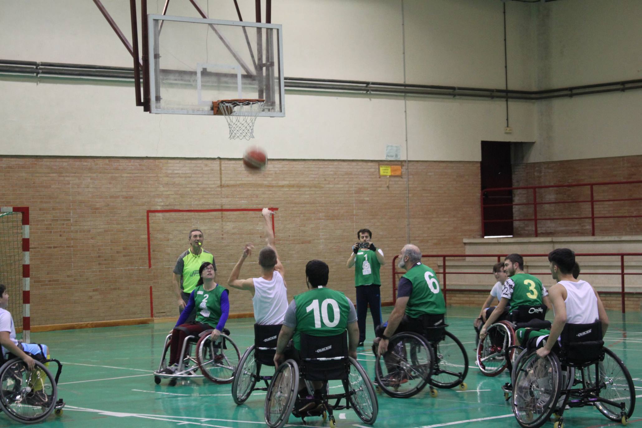 Fotos: Baloncesto en silla de ruedas en la Semana de la Discapacidad de Arnedo