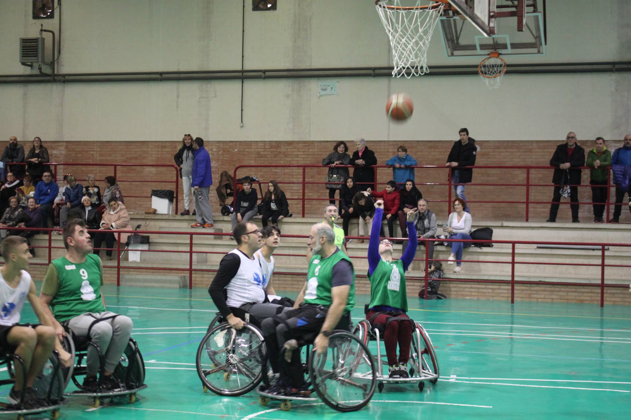 Fotos: Baloncesto en silla de ruedas en la Semana de la Discapacidad de Arnedo