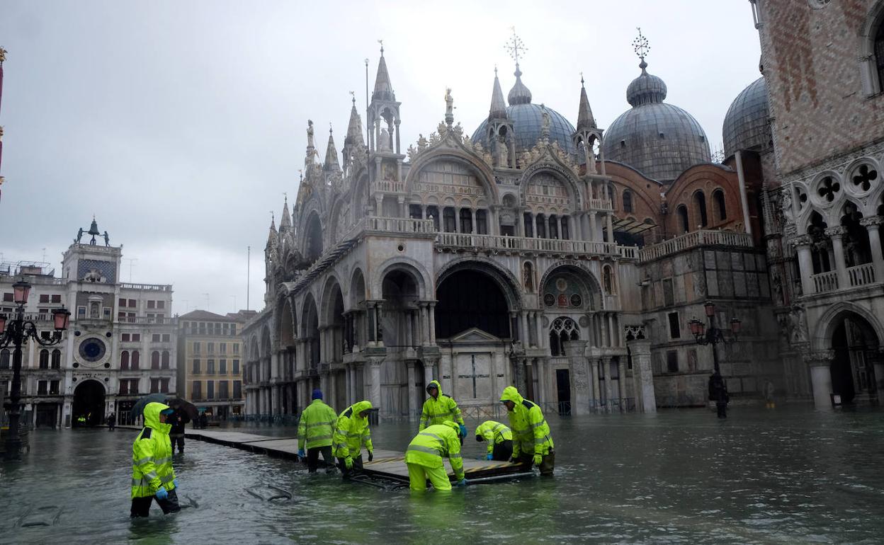 La veneciana plaza de San Marcos, durante la gran inundación de noviembre.