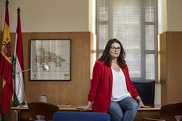 La consejera de Participación, Cooperación y Derechos Humanos, Raquel Romero, en el despacho que ahora ocupa en la Bene. Pronto se mudará al Palacio de los Chapiteles