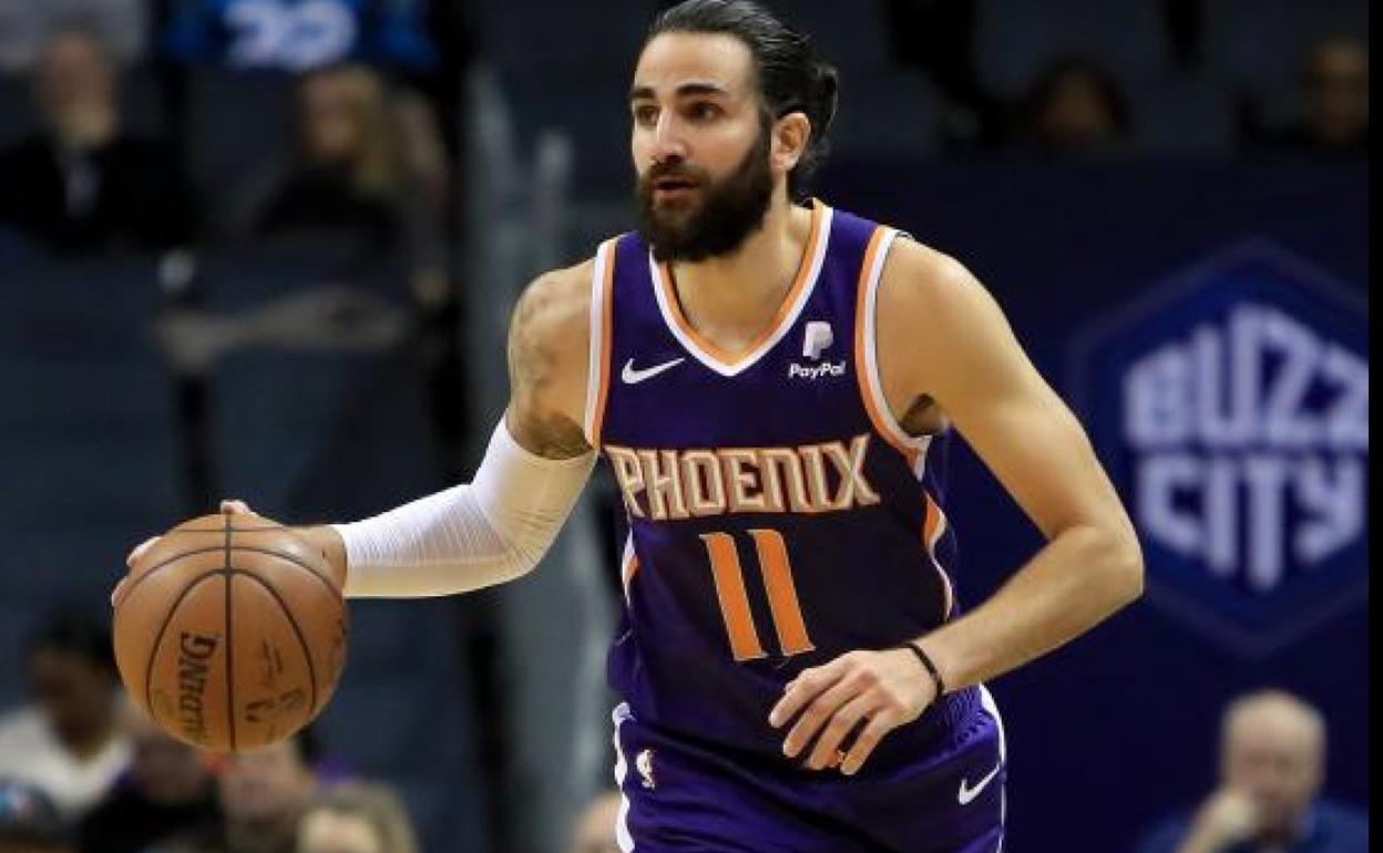 Ricky Rubio maneja la bola. 