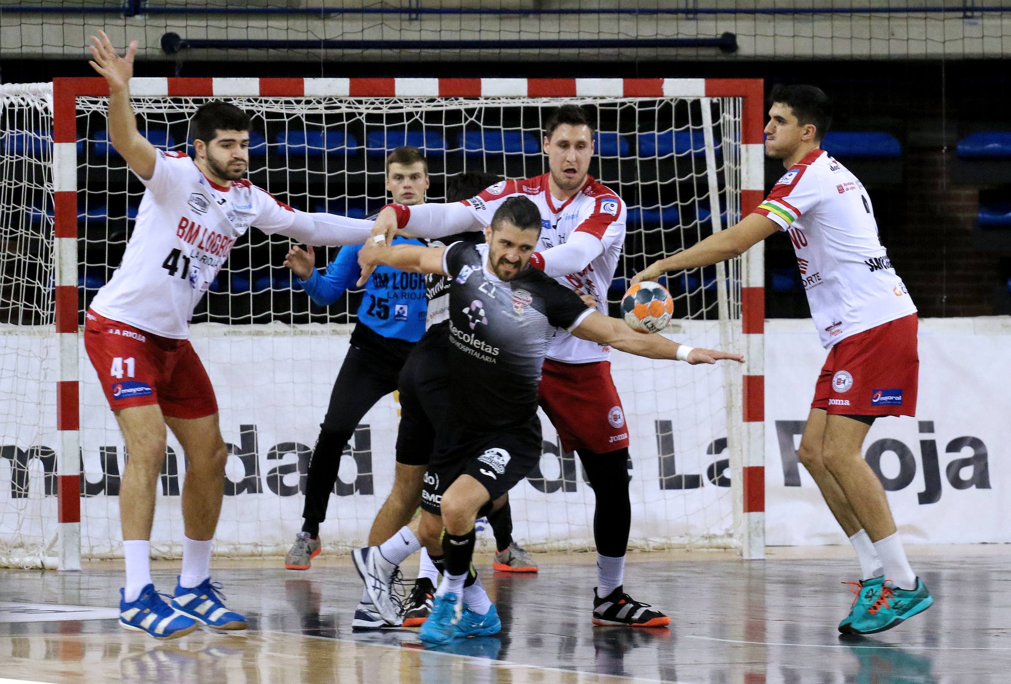 Los riojanos han vencido al bloque pucelano y se acercan a la Copa Asobal. 