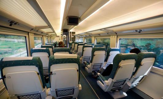 Interior de uno de los trenes de Renfe que recorre Galicia.