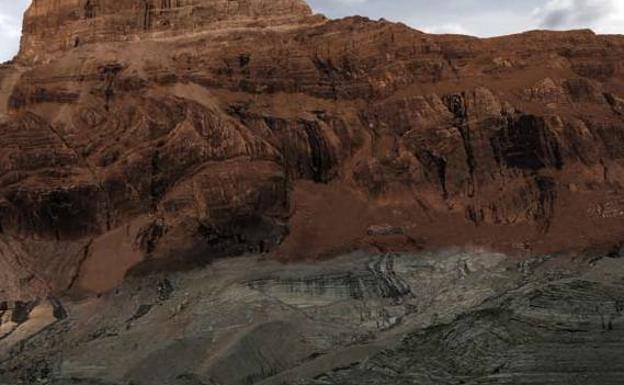 Cilindro de Marboré visto desde el lago, Huesca, tras pocas décadas sin actuar contra el cambio climático