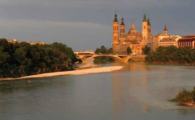 El río Ebro a su paso por Zaragoza