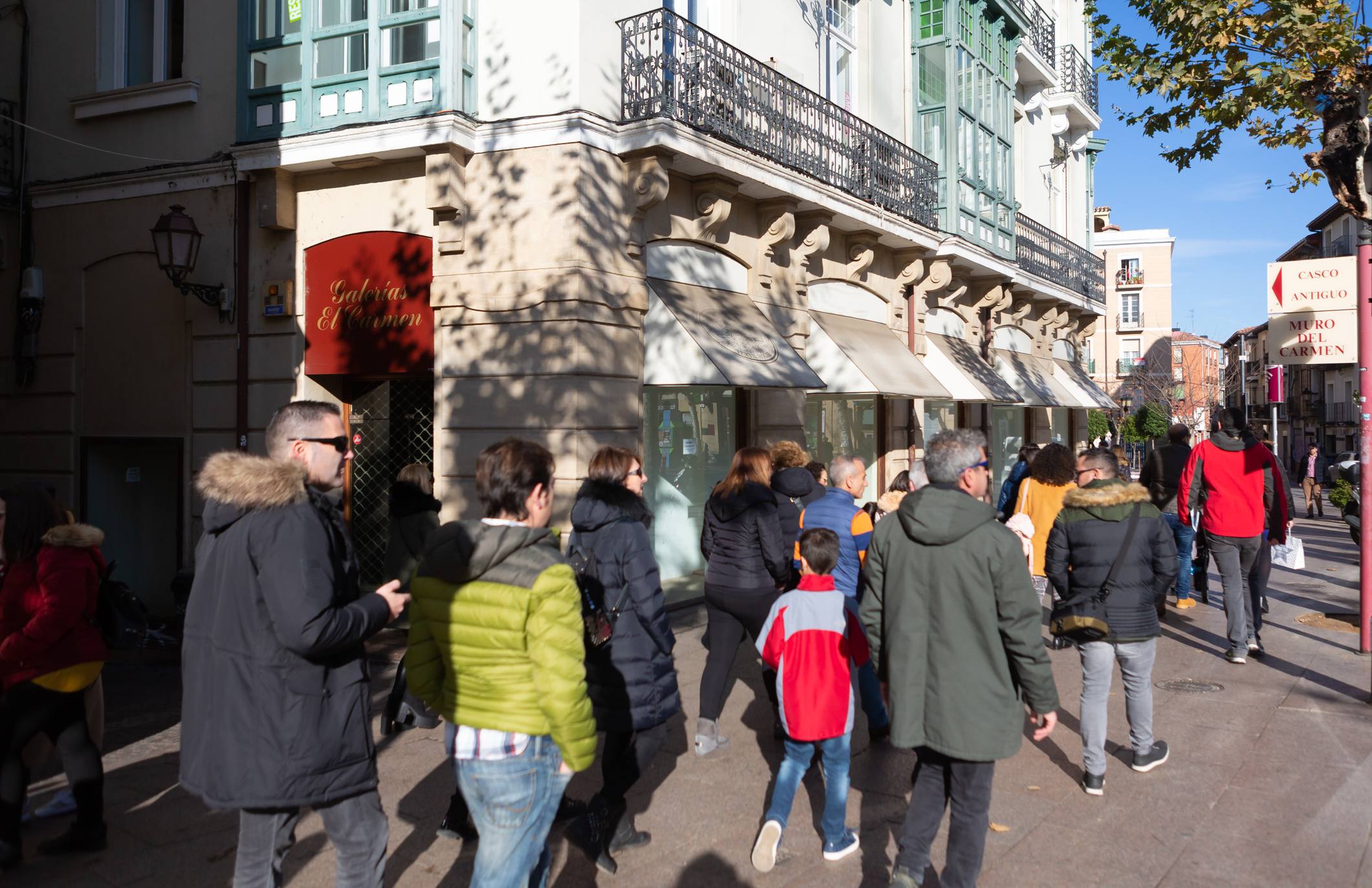 Ambas calles ejemplifican la agonía que padece el modelo de comercio tradicional de la capital