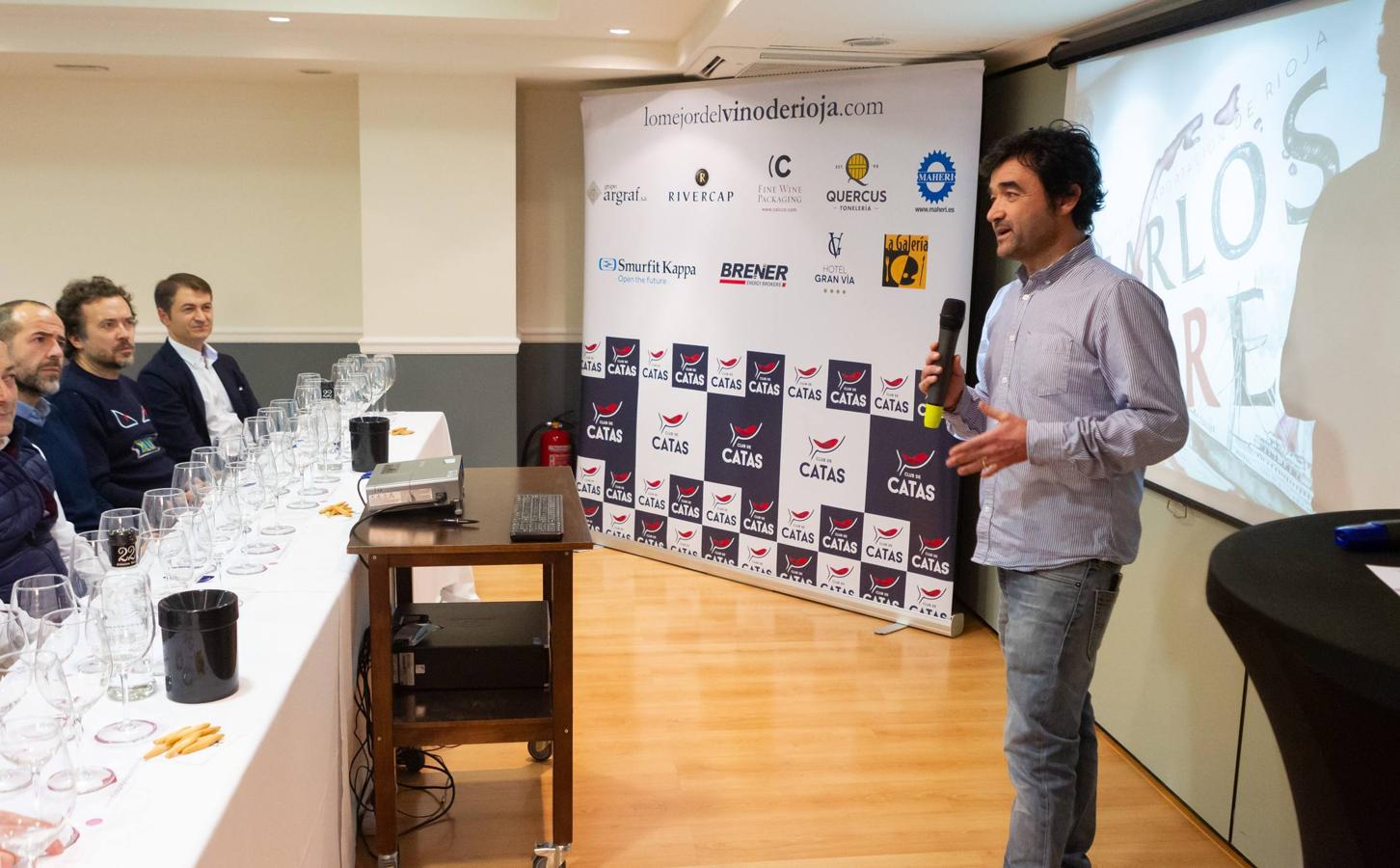 Roberto de Carlos, enólogo de Carlos Serres, presentó anoche la nueva gama Onomástica de esta centenaria bodega jarrera en el Club de Catas.