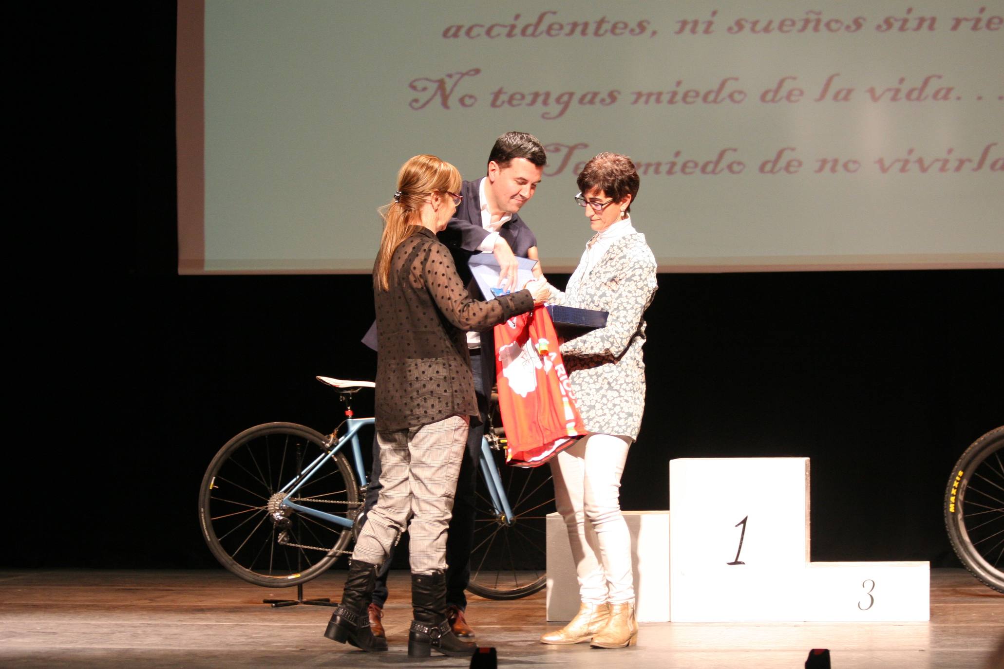 La cita se ha celebrado este sábado en el teatro Cervantes. 