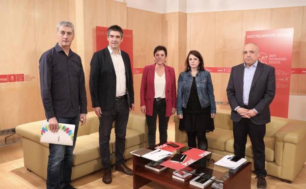 Los representantes de Bildu se reúnen con Adriana Lastra y Rafael Simancas.