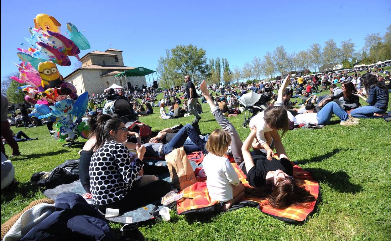 Familias en un parque.