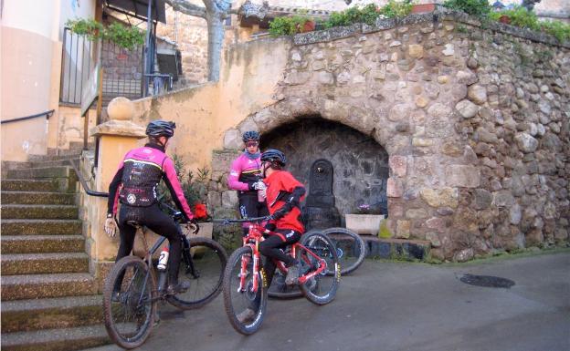 Imagen principal - Fuente de Viguera, subida hacia las canteras y senda de Miraflores