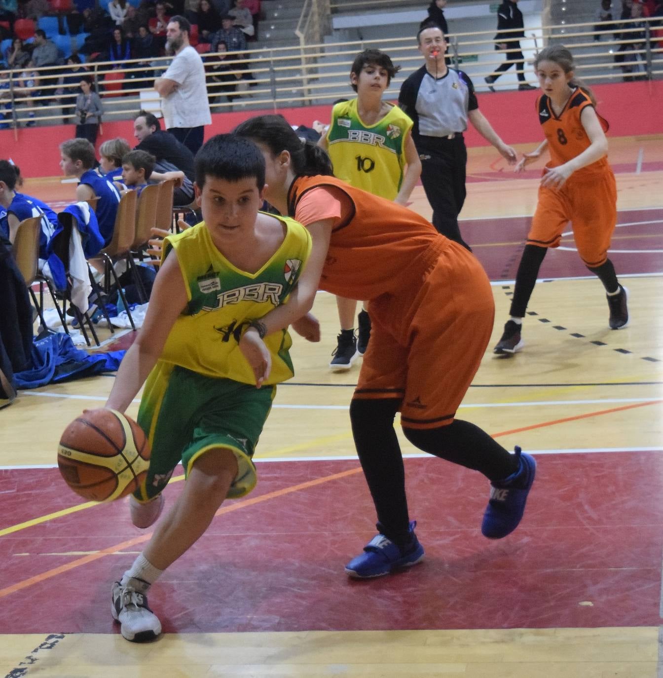 Este viernes les ha llegado el turno a los jugadores de minibasket en Lobete