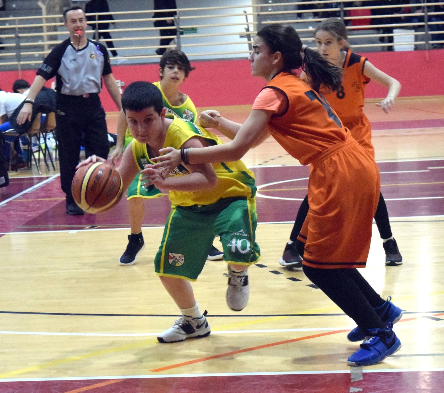 Este viernes les ha llegado el turno a los jugadores de minibasket en Lobete