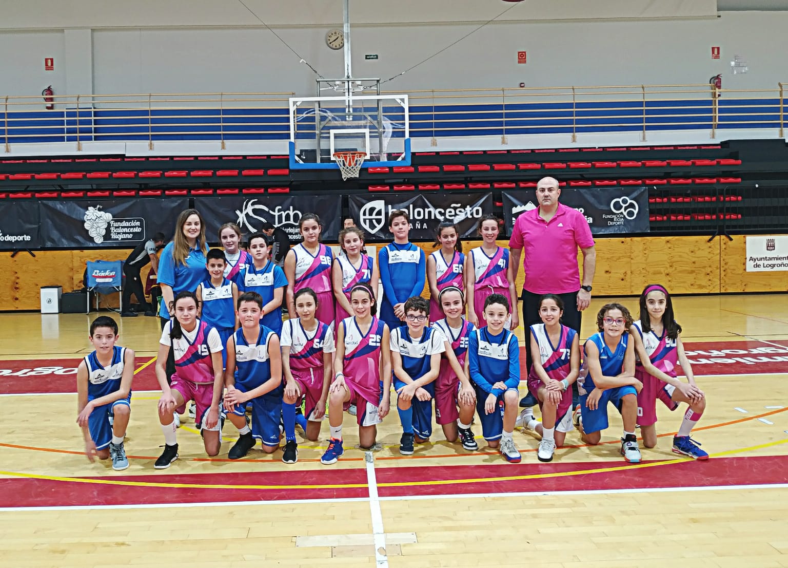 Este viernes les ha llegado el turno a los jugadores de minibasket en Lobete