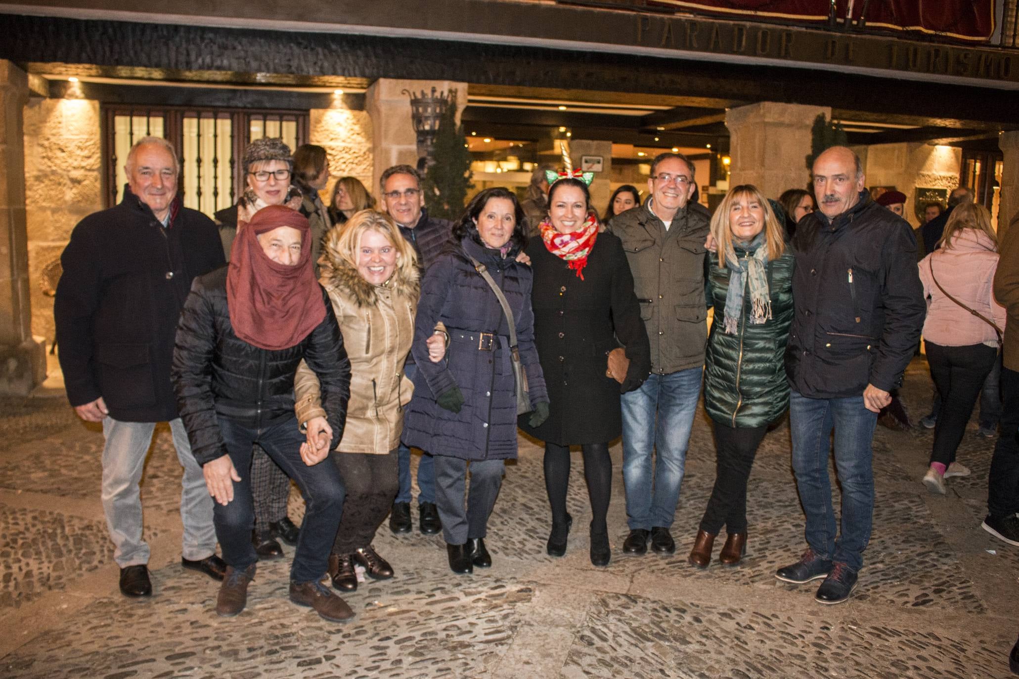 Como cada año, Santo Domingo de la Calzada celebra sus tradicionales campanadas anticipadas del año 2020 y el brindis por el 2020. Este sábado el municipio lució con un ambiente festivo muy especial.