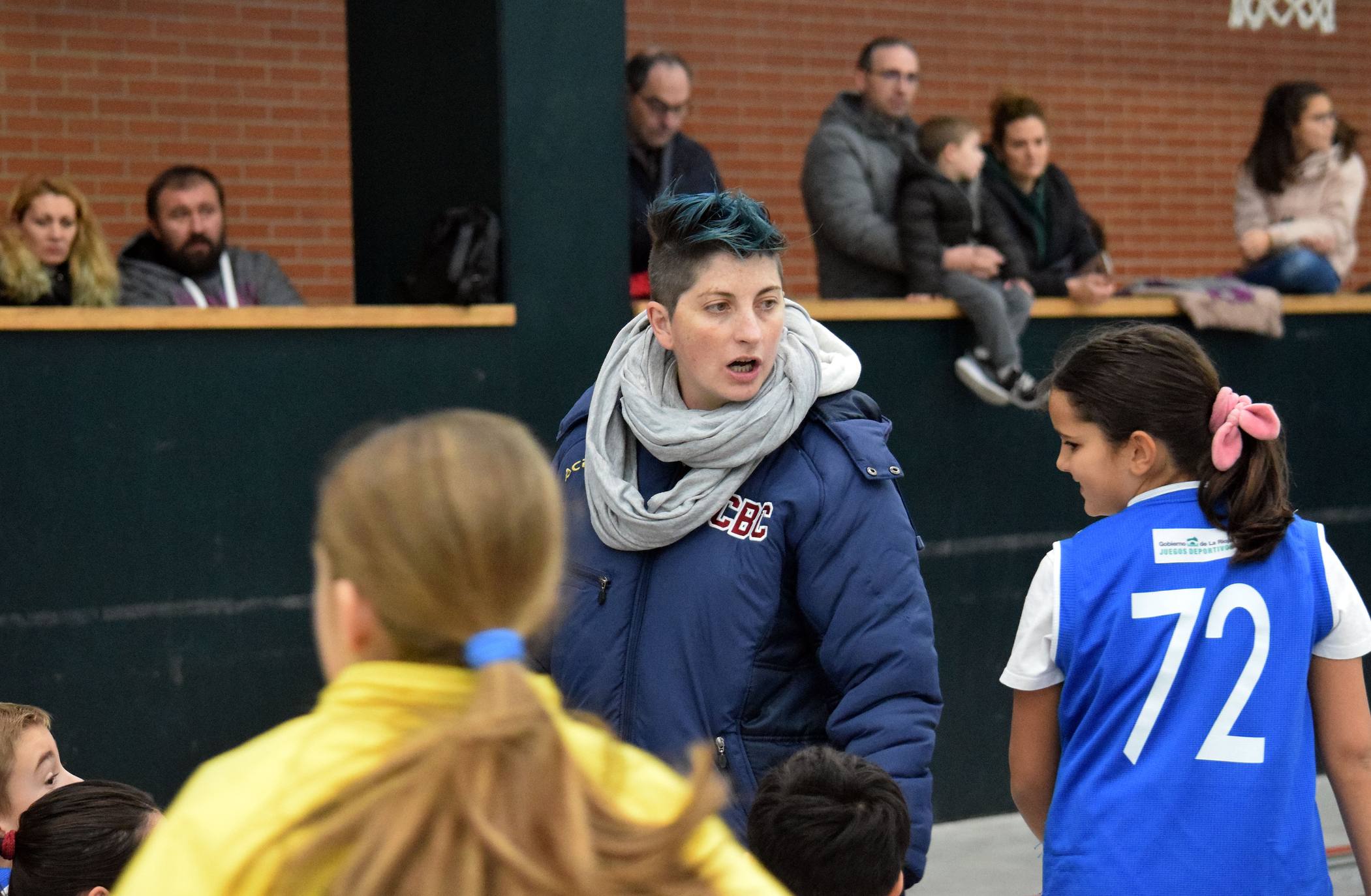 Decenas de niños se dieron cita en el torneo de Navidad baloncesto en Lardero.