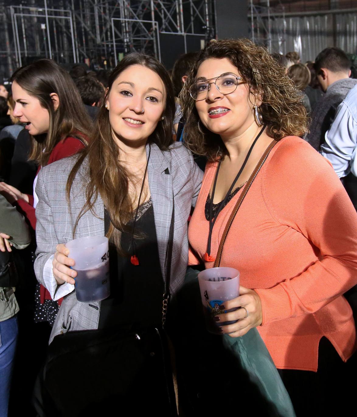 El artista asturiano Melendi pasó este sábado por el Palacio de los Deportes de Logroño con su último trabajo discográfico, '10:20:40', el décimo de su dilatada trayectoria. Fue, como reza uno de los temas de este álbum, 'Una noche para siempre' para su entregado público.