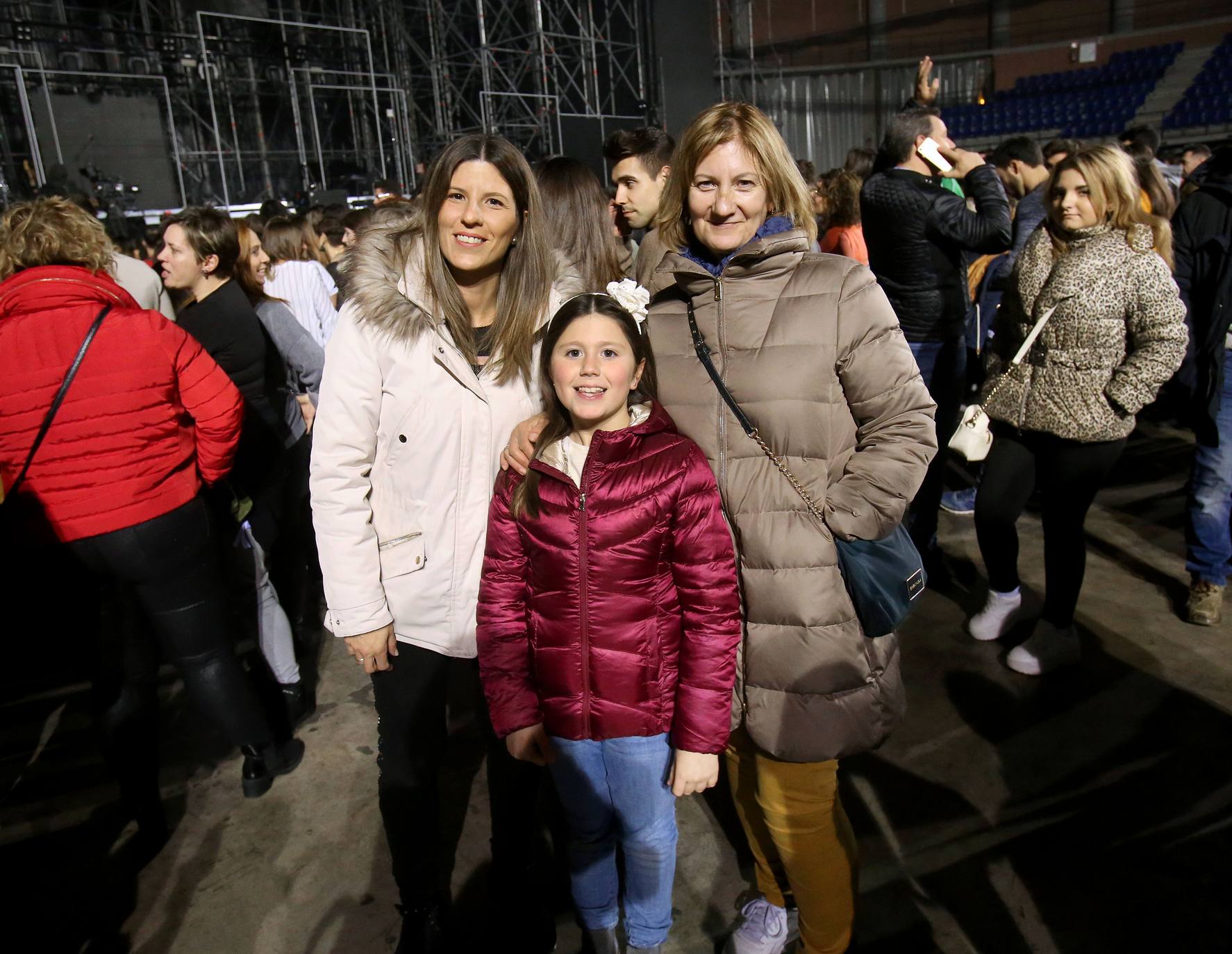 El artista asturiano Melendi pasó este sábado por el Palacio de los Deportes de Logroño con su último trabajo discográfico, '10:20:40', el décimo de su dilatada trayectoria. Fue, como reza uno de los temas de este álbum, 'Una noche para siempre' para su entregado público.