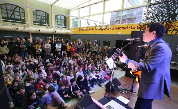 La Fantástica Banda (LFB) ha acercado a los más pequeños las canciones de The Beatles. 