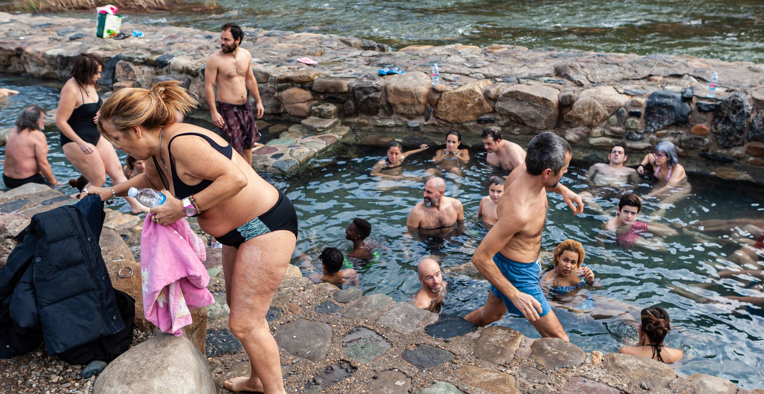 Las pozas de Arnedillo, con sus aguas cálidas, son un insólito reclamo para el turismo incluso en el frío invierno.