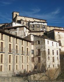 Imagen secundaria 2 - Subida de la cuesta del cementerio de Ortigosa, vista del embalse y casco urbano de Villoslada 