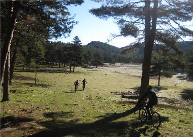 Imagen secundaria 1 - Laguna de La Nava, llegada al enclave desde Villoslada y sendero de la Vía Romana 