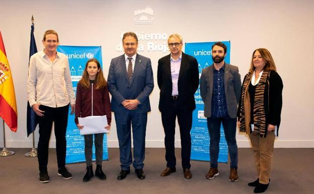 Entrega de premios a los centros galardonados.