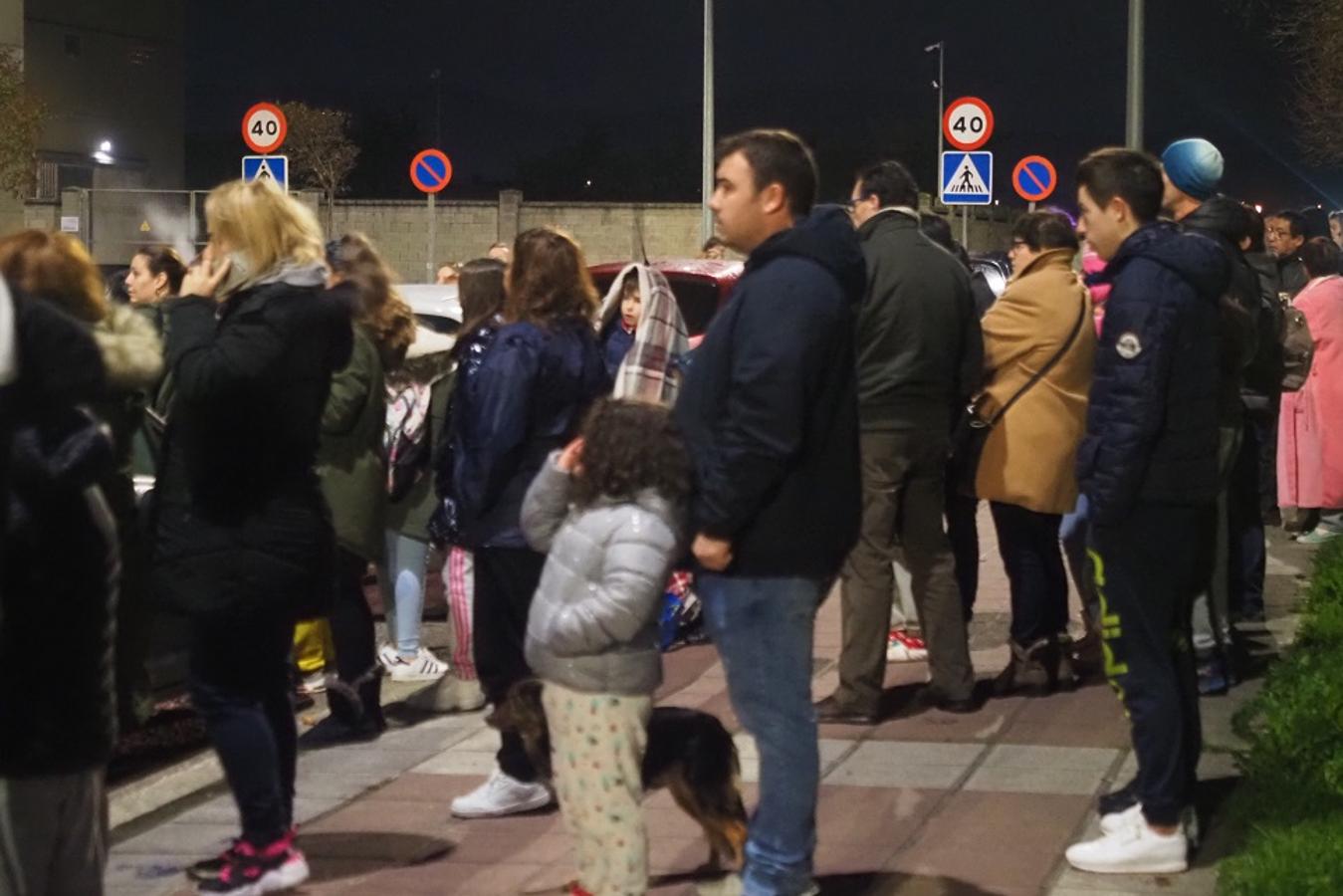 Los vecinos han tenido que salir a la calle para que la Policía pudiese comprobar que no faltaba ninguno.