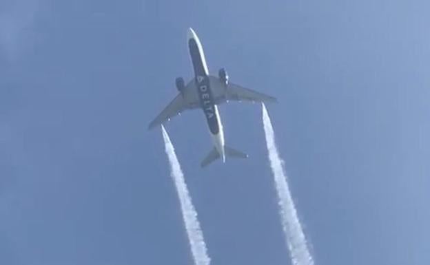 Imagen del avión antes del aterrizaje de emergencia. 