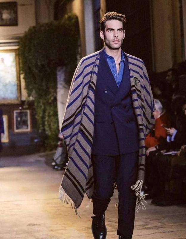 Jon Kortajarena desfila sobre la pasarela