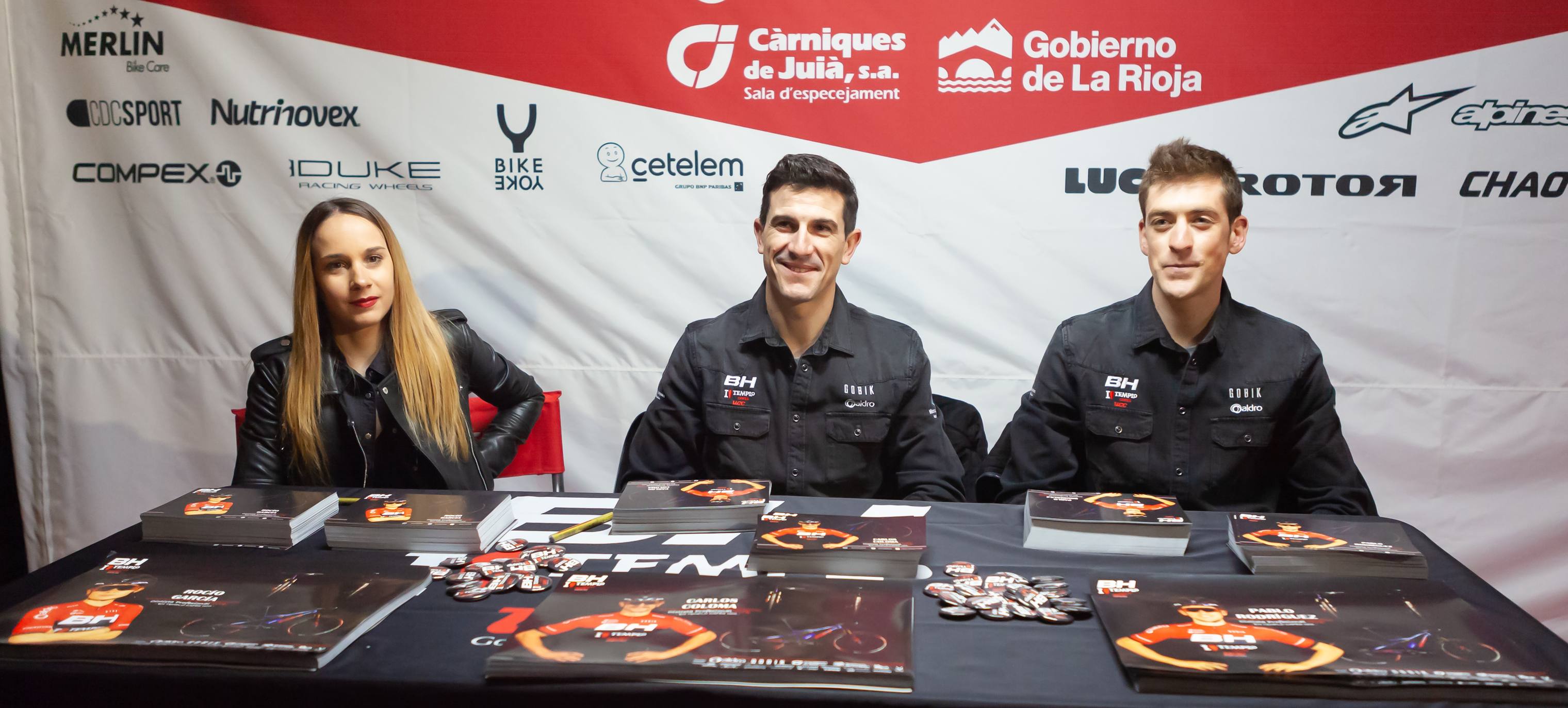 Presentación del equipo BH Templo Cafés UCC de bicicleta de montaña
