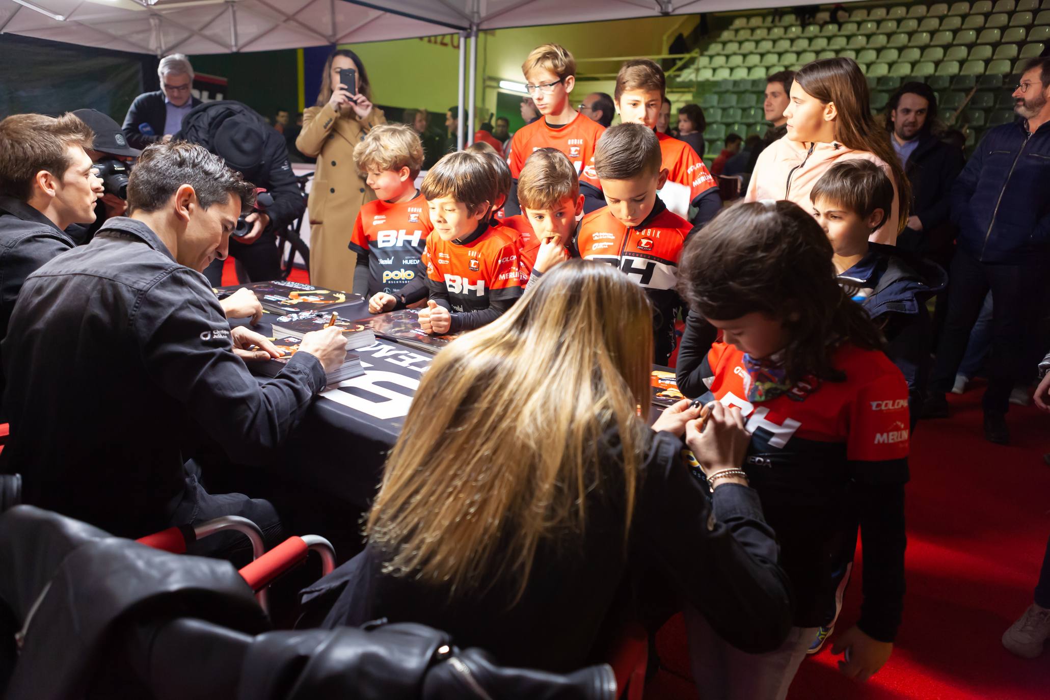 Presentación del equipo BH Templo Cafés UCC de bicicleta de montaña
