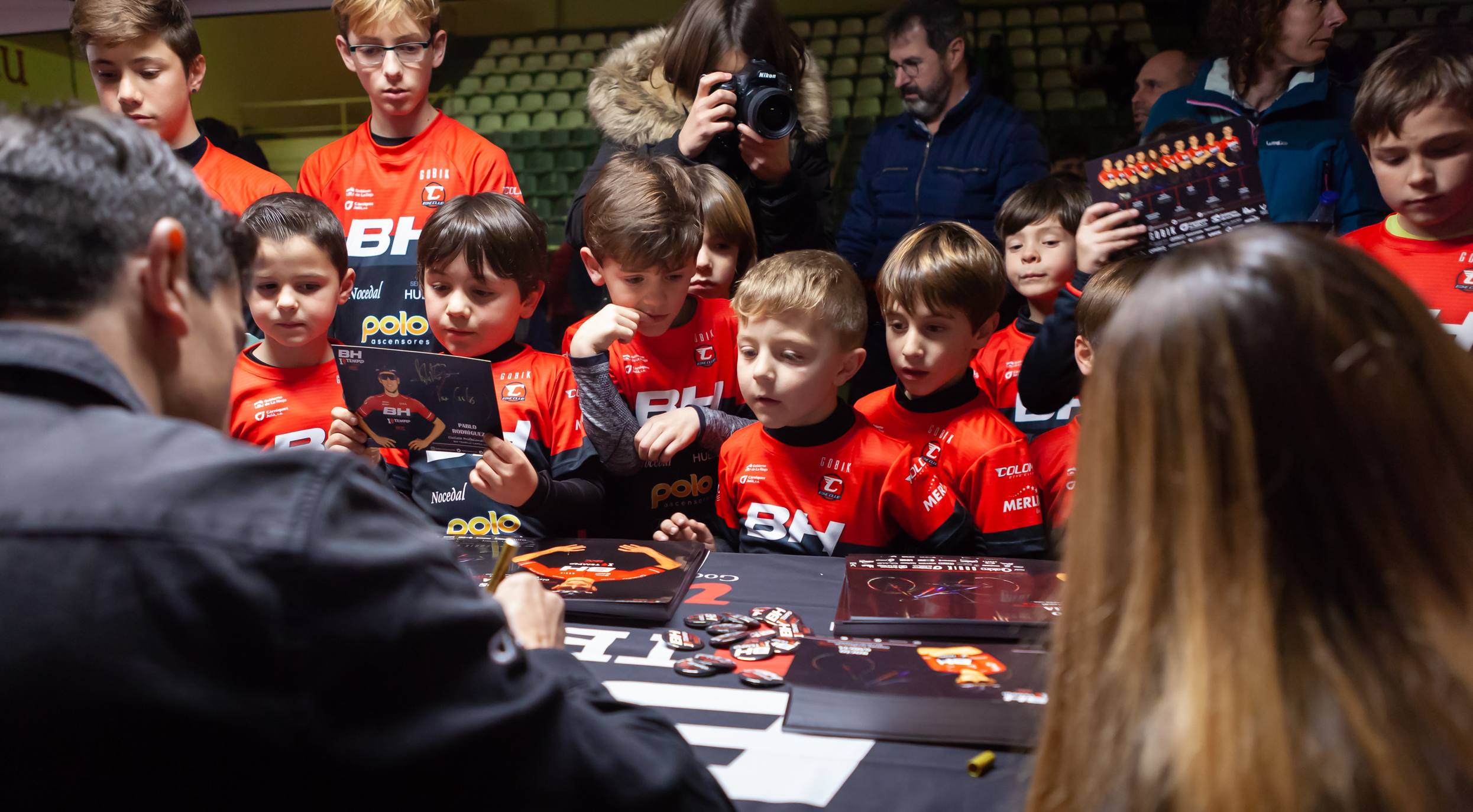 Presentación del equipo BH Templo Cafés UCC de bicicleta de montaña