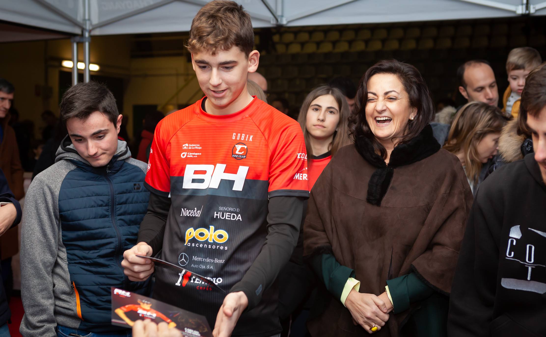 Presentación del equipo BH Templo Cafés UCC de bicicleta de montaña
