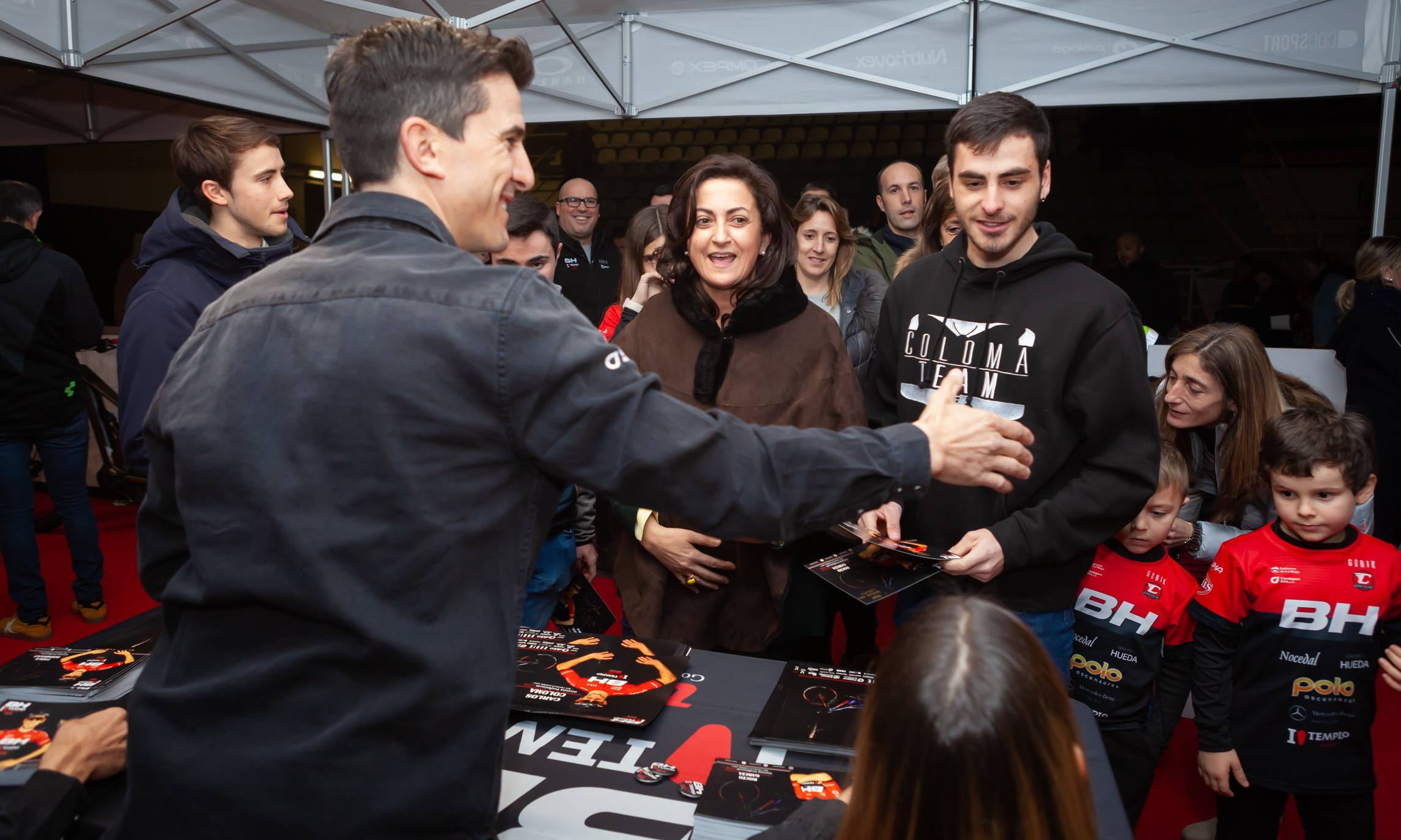 Presentación del equipo BH Templo Cafés UCC de bicicleta de montaña