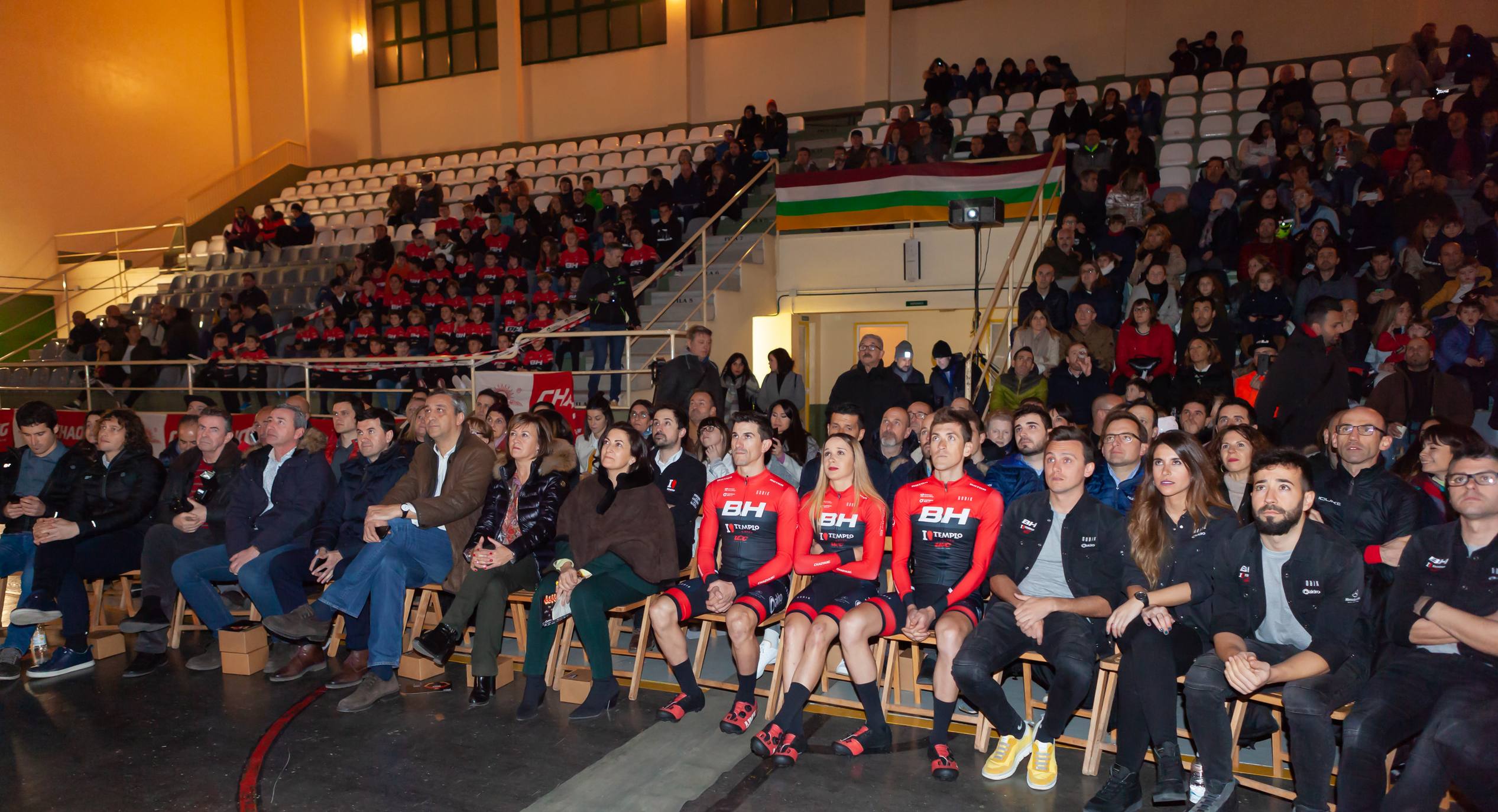 Presentación del equipo BH Templo Cafés UCC de bicicleta de montaña