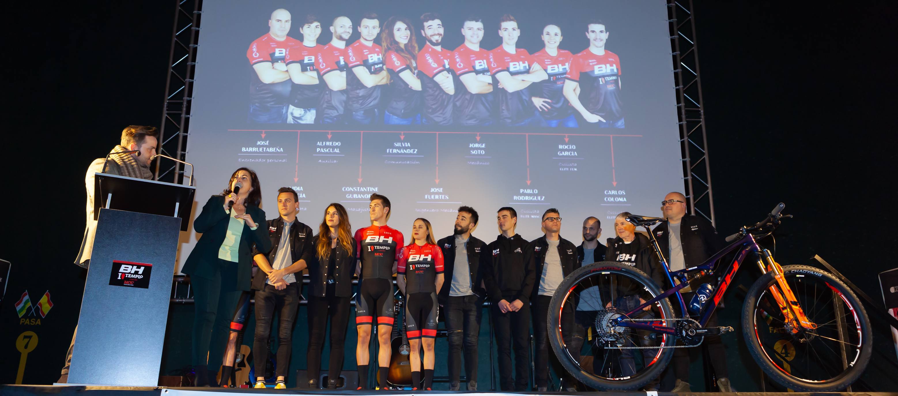 Presentación del equipo BH Templo Cafés UCC de bicicleta de montaña