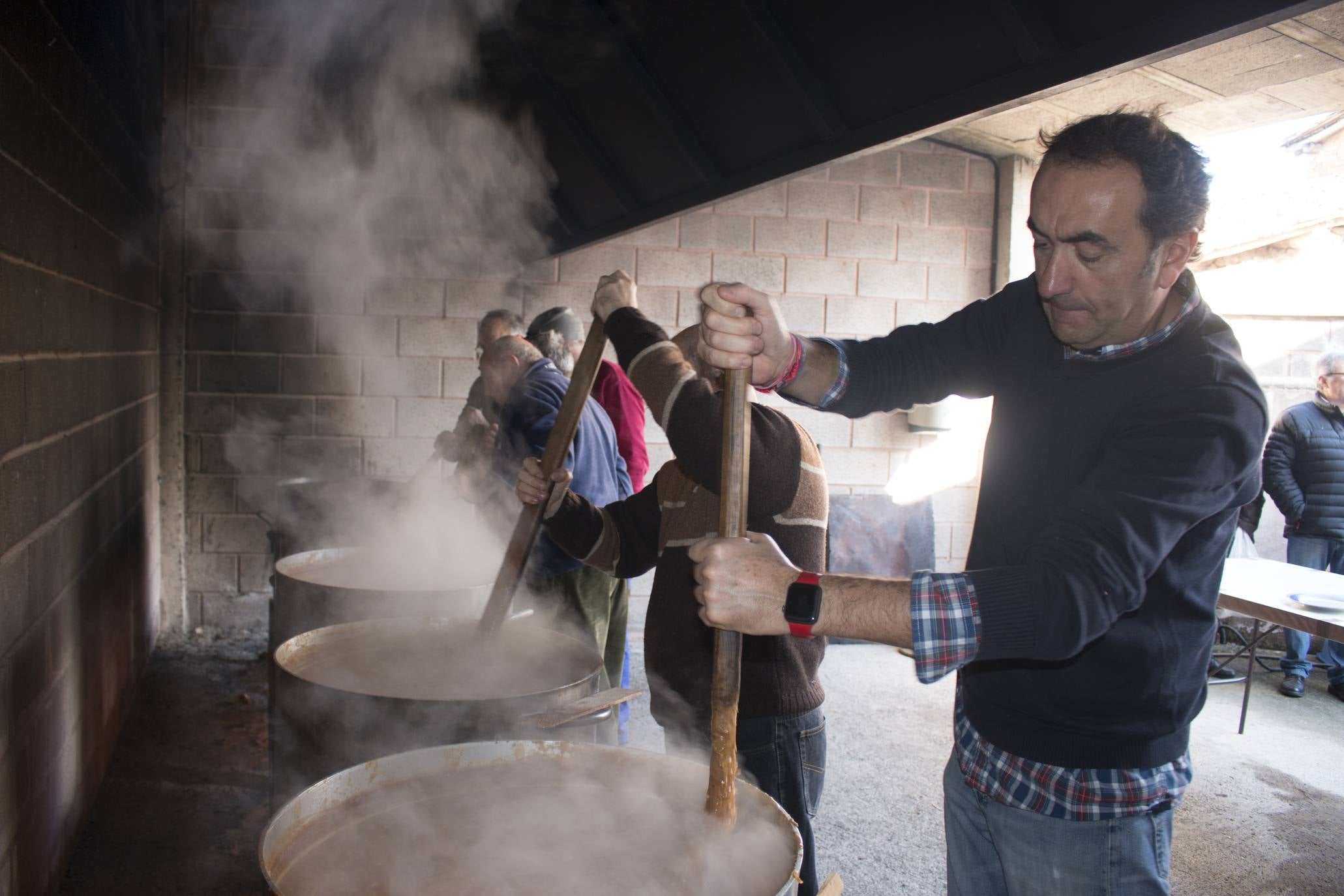 Ojacastro reparte 2.000 raciones de habas por San Antón