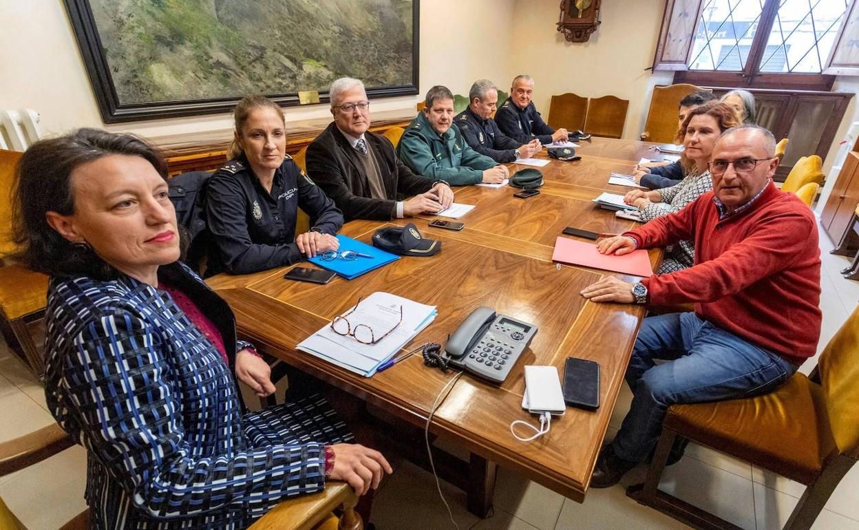 Reunión en la Delegación del Gobierno para estudiar la situación de los menores tutelados en Mallorca.