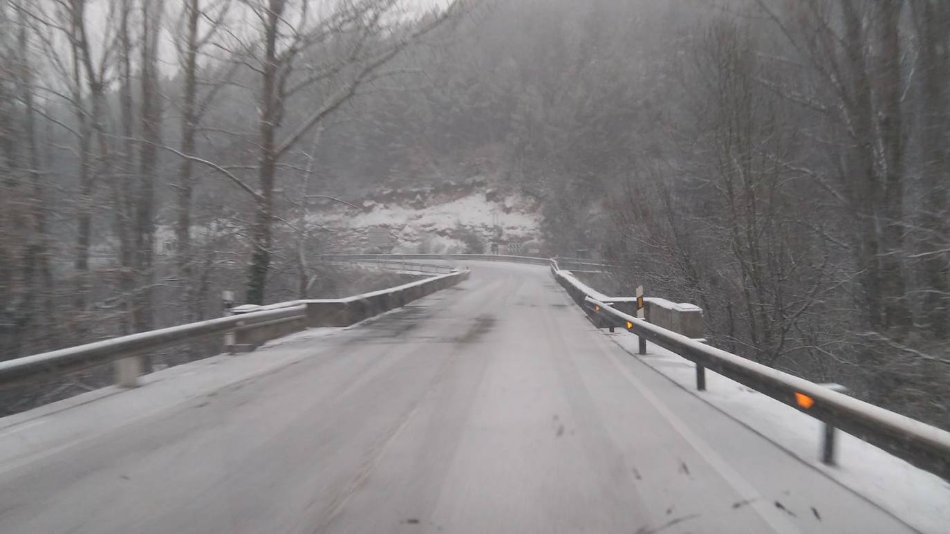 Tal y como anunció ayer la Aemet, los riojanos somos testigos hoy de la alerta amarilla por nieve