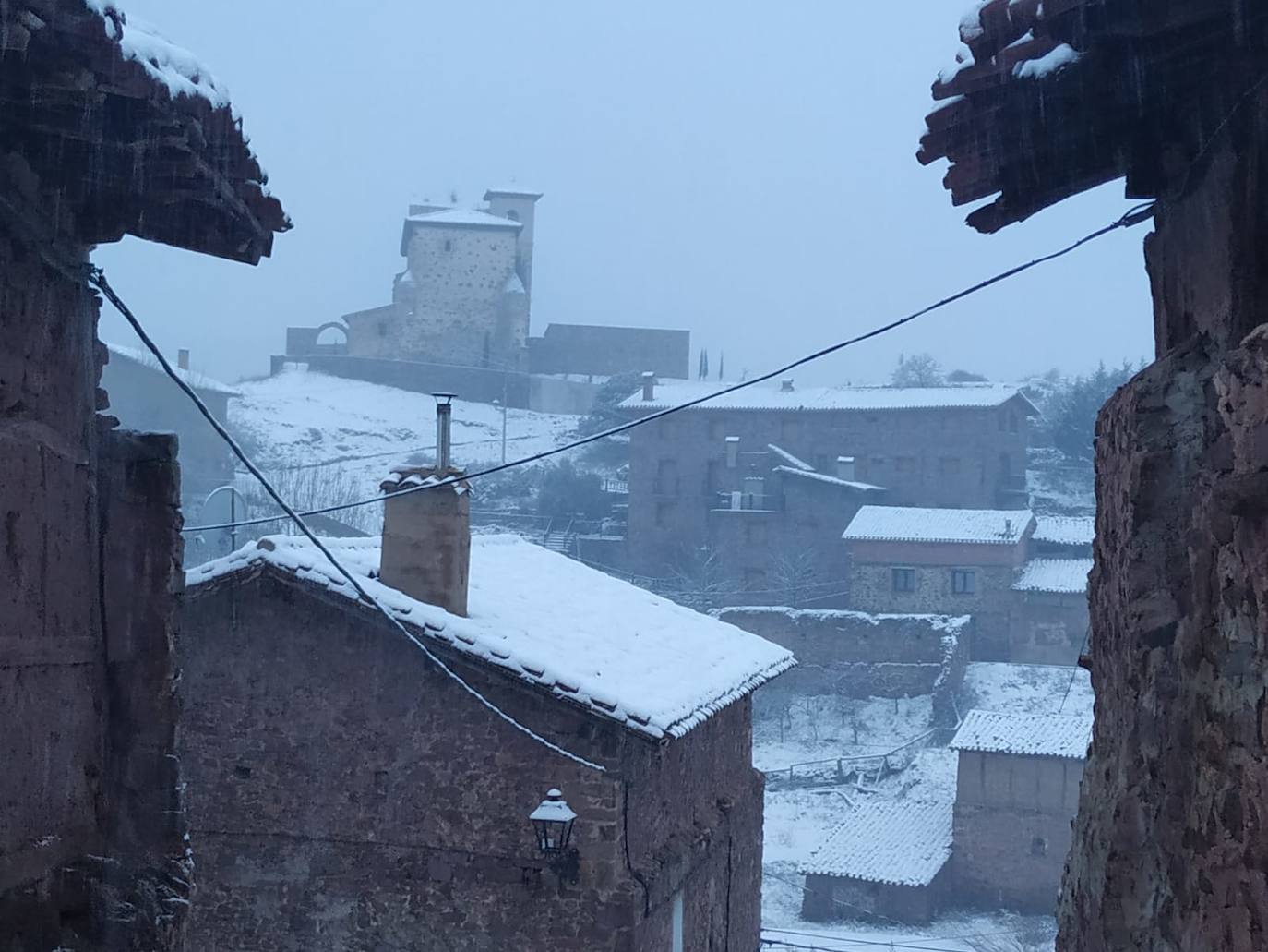 Tal y como anunció ayer la Aemet, los riojanos somos testigos hoy de la alerta amarilla por nieve